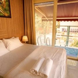 1 BHK with PRIVATE POOL, hotel in Nerul