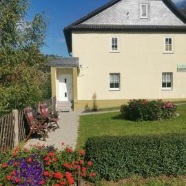 Ferienwohnung Paulinzella 9 inklusive Parkplatz und WLAN, viešbutis mieste Kenigzė