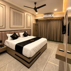 Hotel Royal Aashro, hotell i Surat