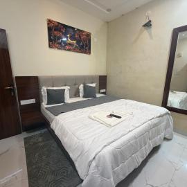 Shree Khedapati Hotel Food & Resorts, ξενοδοχείο σε Dewās