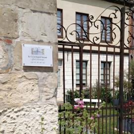 Gîte Le Clos Saint Vaast, хотел в Conty