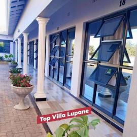 Top Villa Lodge in Lupane, viešbutis mieste Lupane