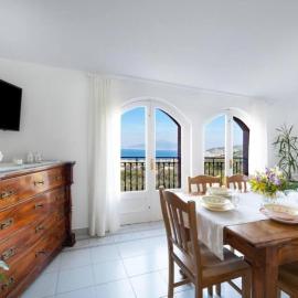 SorrentoVibes - Sea view Rooftop Apartment with Jacuzzi & Garden