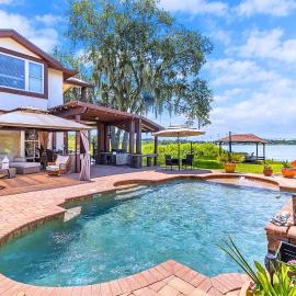 Lakeside Retreat with Lake View, Pool & Terrace โรงแรมในออร์ลันโด