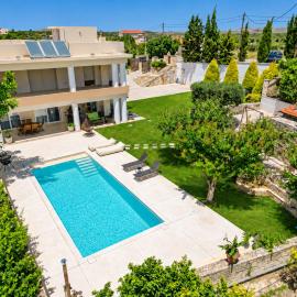 Blue Sky Villa in Crete, hotel a Epáno Váthia