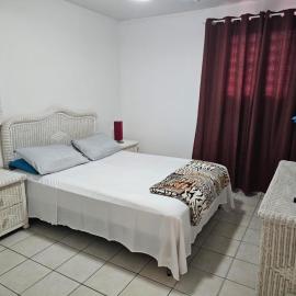 Lovely 2 bedroom condo with pool, khách sạn ở Marigot