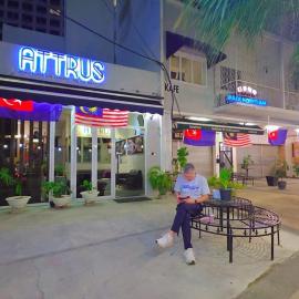 Attrus Bed & Breakfast: Johor Bahru şehrinde bir otel