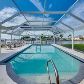 Riverview at Dolphin Drive with stunning sunsets and a short walk to the beach