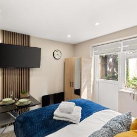 Bright & Stylish Studio - Easy Essex Stay
