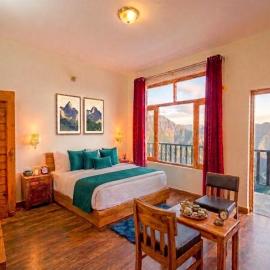 LA Riqueza Kanatal - Himalayan View Rooms - Parking on Site - Close to Surkanda Devi Temple & Jungle Safari, hotel u gradu Kanatal