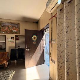 Artistic Alambagh retreat