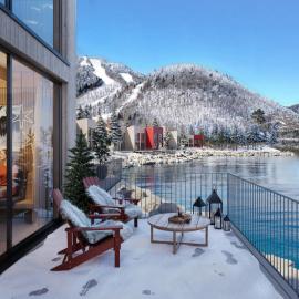 Cormorant Rock 3-Bedroom Oceanfront Chalet、インゴニッシュ・ビーチのホテル