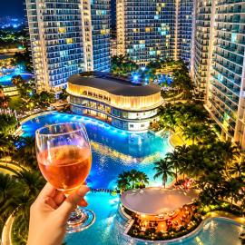 Cozy Azure Staycation Accessible to BGC Makati and Airport, отель в Маниле