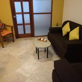 Studio Steps from the Beach plus Parking