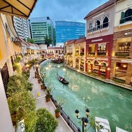 Bell Place at Venice Luxury Mckinley Hill, hotel a Manila