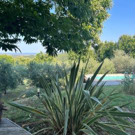 SOUS UN OLIVIER Gîte Le Châtaignier, hotel u gradu Ribes
