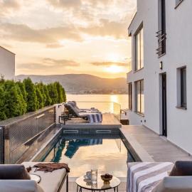 Luxe Villa palace Nera 2 by sea Heated pool, hotel en Trogir