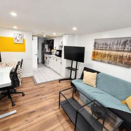 Waterloo Private 1 BR near University