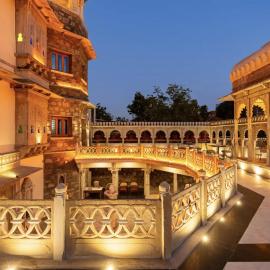 SaffronStays The Shikargarh Palace, hotel a Nāi