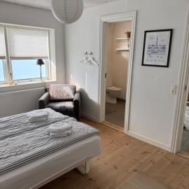Sea Apartment med eget bad og toilet, 200 m til strand