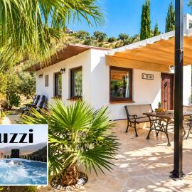 Private chalet MI DUSHI with OPTIONAL private jacuzzi, ξενοδοχείο σε Tolox