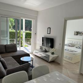 Gjiri i Lalzit Lura 3 Apartment Toni