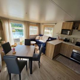 El Lago - luxe chalet met privé terras aan het water
