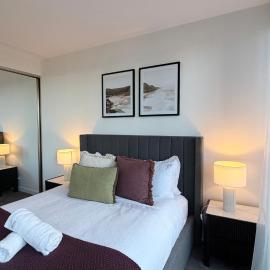 Parkes Canberra City Retreat Lake View & Parking, hotel en Campbell