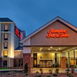 Hampton Inn and Suites Asheville Airport، فندق في فليتشر