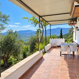 Rural cottage VINCENT van Gogh, with spectacular pool & OPTIONAL private 6 guests jacuzzi, ξενοδοχείο σε Tolox