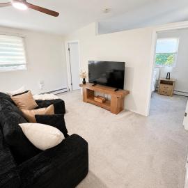 Modern 1BR - 5 Min to Valhalla Train Near NYC