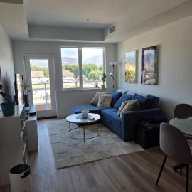 Relaxing Resort-Style Condo near the Lakeshore