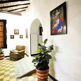 Hotel Mantillana، فندق في جيرون