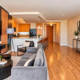 Stylish 1BR HighRise DT, Parking, Pool, Gym, W-D, Golf