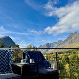Lyngen Villa Apartment โรงแรมในLyngen