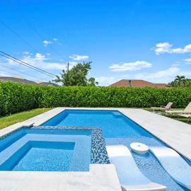 Heated Pool and Spa Near the Beach Bikes Included