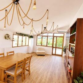 Lupin House, large air-conditioned veranda and Wi-Fi