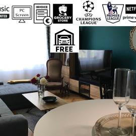 S8 Luxury OldTown Apt - Parking, Foodstore, Crib, BabyChair, PC Screen, UnlimMusic, hotell i Košice