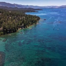 Mountain Azure Tahoe: Zephyr Cove şehrinde bir otel