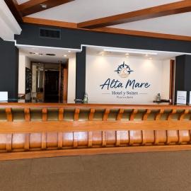 Alta Mare Hotel & Suites Necochea، فندق في نيكوتشيا