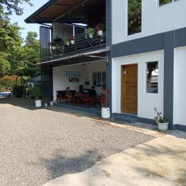 Timo's Place Guest House B & B