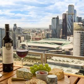 Stunning views- 3BR 2BTH with 2 car park Docklands