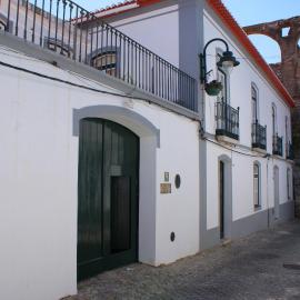 Casa da Muralha de Serpa โรงแรมในเซอร์ปา