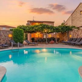 Charming villa Petroro with pool, 900m from the beach