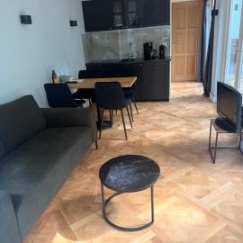 Stylish Holiday Home Near Nature, Train & Center