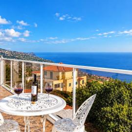 Casa Santana with Ocean Views, Parking & WiFi