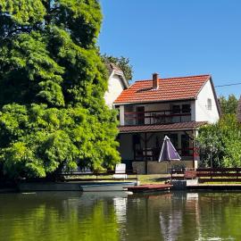 Ciprus Lak, Hotel in Szarvas