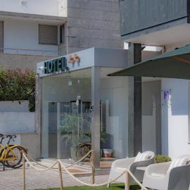 Slow Stay Dorm, hotel u gradu Gandra