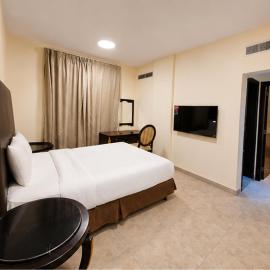 Spacious 2-Bedroom Apartment Fully Equipped Kitchen, hotel ad Al Ḩamīdīyah