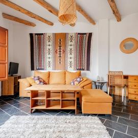 Casa corasol, a cozy, comfy, 2BR house- panoramic view and rooftop, hotel i Cáñar